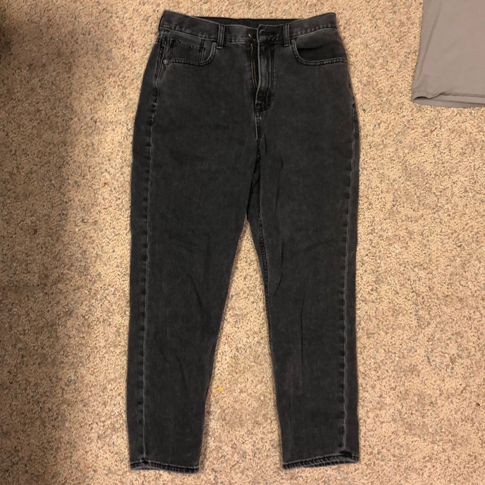 Washed black American Eagle mom jean